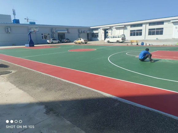 煙臺(tái)清泉集團(tuán)??PU藍(lán)球場(chǎng)